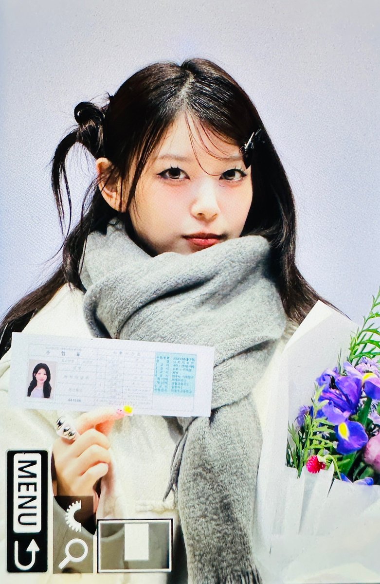 20041008_'s tweet photo. 241117 🎓💐

#모카 #MOKA #아일릿 #ILLIT https://t.co/DKY7eCz9jy