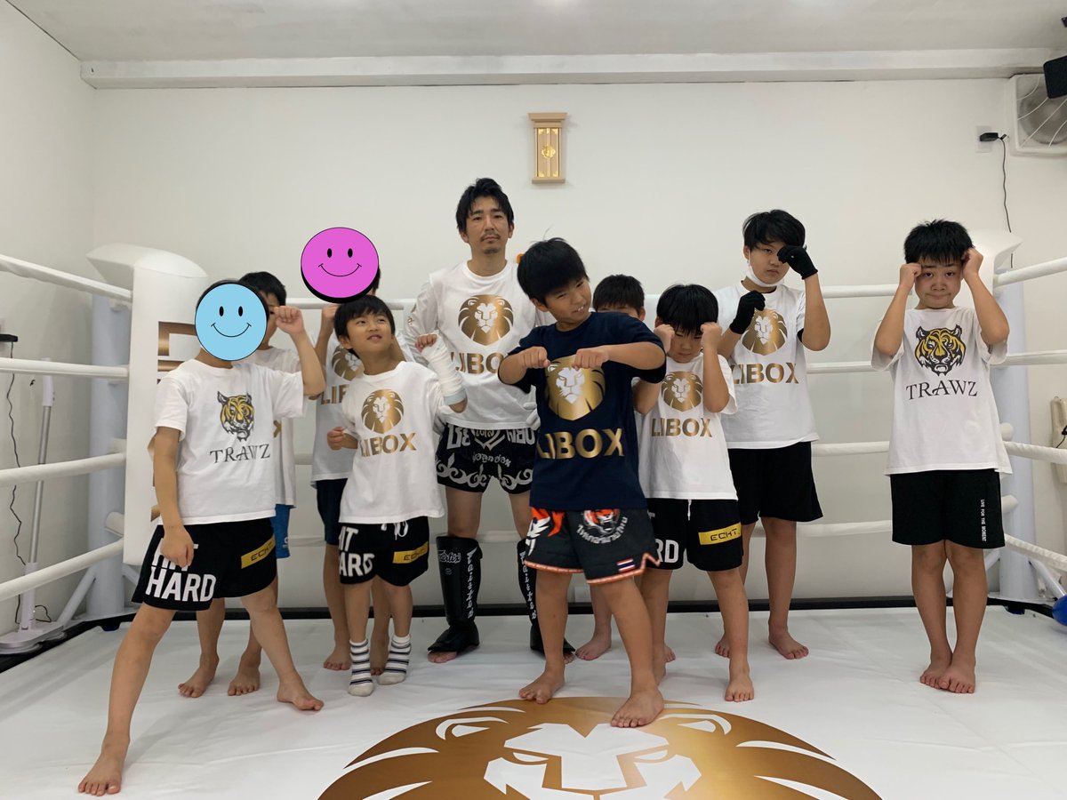 libox_kick's tweet photo. 本日午後のキッズクラス後に写真を撮りました✨
朝からパーソナル、午前キッズクラス、午後キッズクラス、午後ベーシッククラス、午後スパーリングクラス!
疲れクマした🧸が、悪い疲れではなく良い疲れですクマ!🧸会員のSさんも、疲れてきもちー!と言ってクマした!
#LIBOX #キックボクシング https://t.co/TOKoaqT8dt