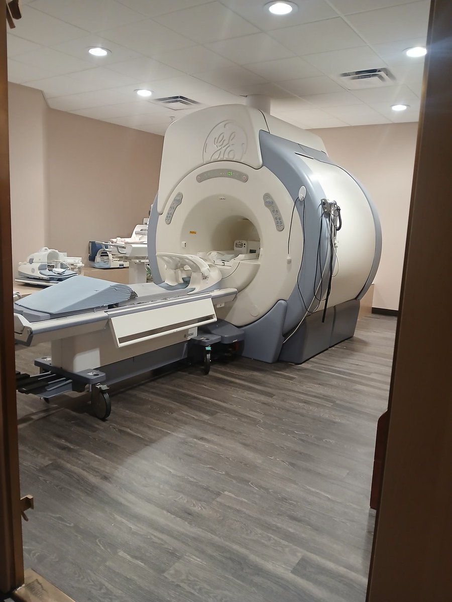 MsJones0502's tweet image. About to go down....#ScanLab#MRI