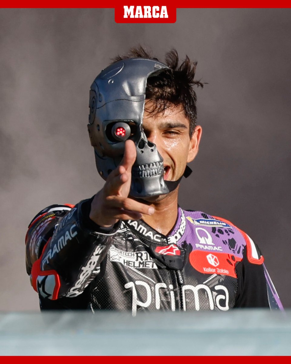 marca's tweet photo. 😎 Peeeeero si solo contamos #MotoGP, nadie nos gana

🇪🇸 11 

🏆 @lorenzo99 x3
🏆 @marcmarquez93 x6
🏆 @JoanMirOfficial x1
🏆 @88jorgemartin x1

🇮🇹 8
🏆 @ValeYellow46 x6
🏆 @PeccoBagnaia x2 https://t.co/sXl1iw18d3