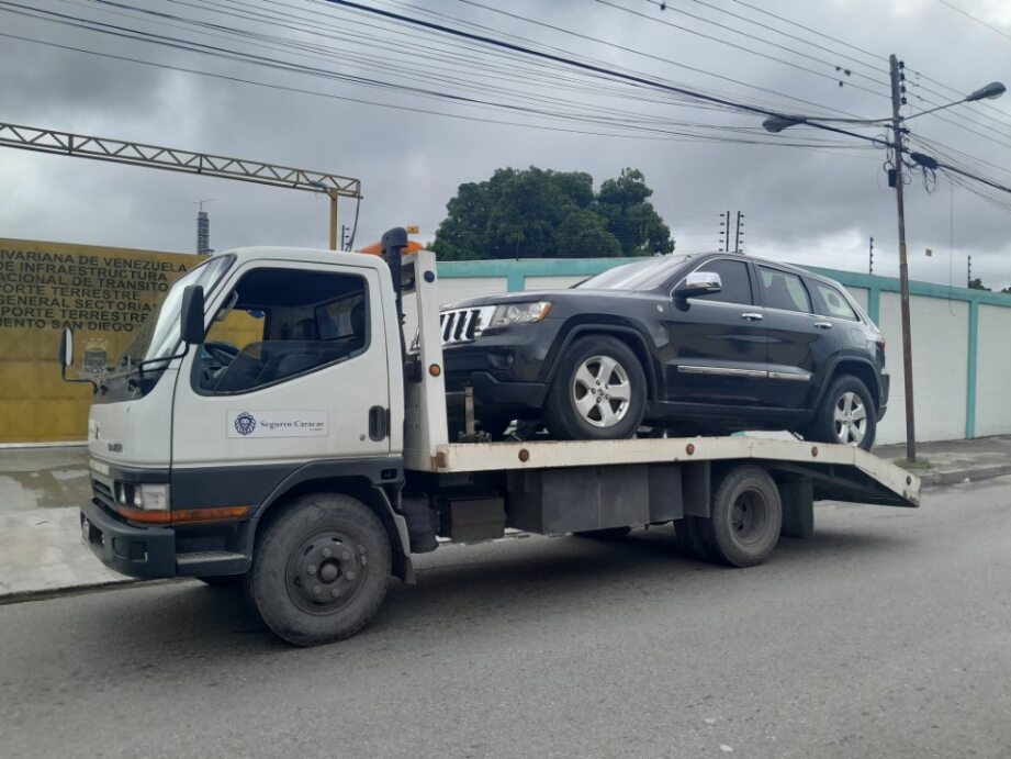 GruaPlataforma's tweet photo. Traslados de vehículos en grua de plataforma
Aliado comercial de @seguros_caracas 
#Carabobo #Valencia 
Gruas Torres https://t.co/zvEO6HUxN3