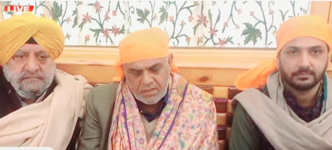 JKNC_Beerwah's tweet photo. "How good and pleasant it is when brothers live together in unity!" Setting the example of communal harmony Hon,ble Mla @ShafiAhmadWani4 along with @rayees_mattoo ,Md Ashraf lone  &amp; other colleagues paid a visit to Gurdwara Sb Beerwa on the occasion of Guru Nanak Jayanti @JKNC_ https://t.co/m1qof0wjMy
