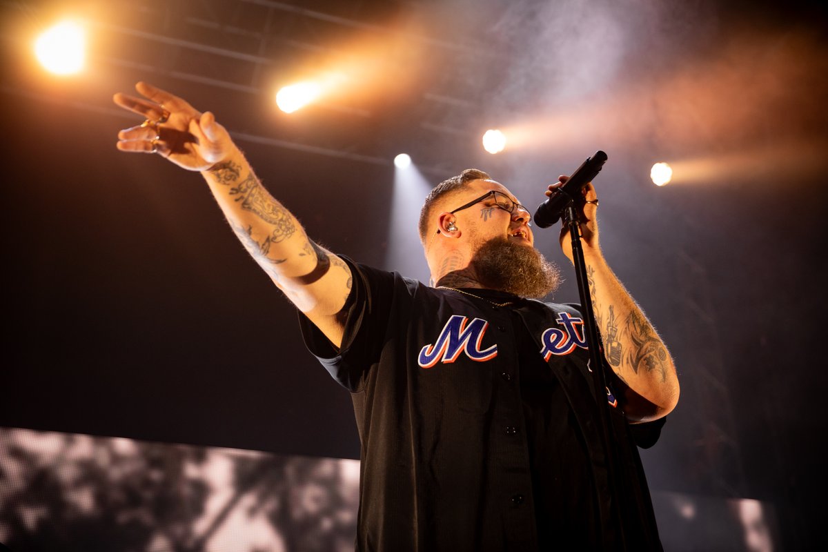 andrewbenge's tweet image. Last night @RagNBoneMan at @O2AcademyLeeds #ragnboneman #leeds #o2academy #gig #livemusic #photography #WhatDoYouBelieveIn #Human #Giant #TheRightWay