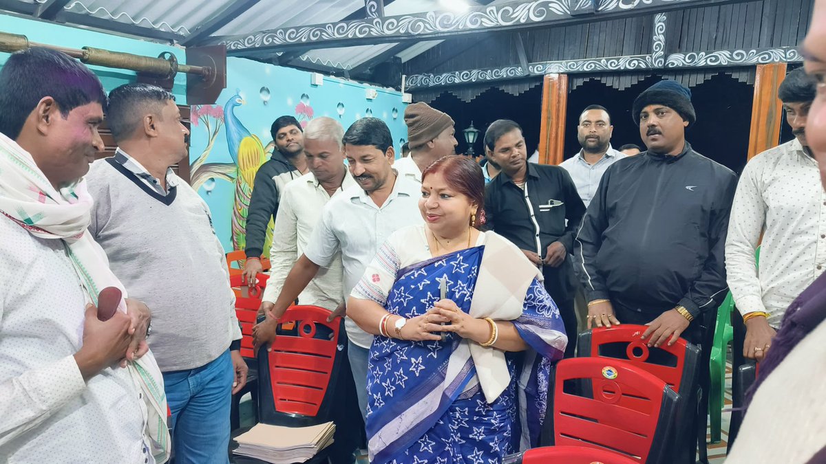 SubasiniJenaInd's tweet photo. ବାଲିଆପାଳ ବ୍ଲକ ନୂଆଗାଁ ପଞ୍ଚାୟତ ଯମୁନାଶୂଳ ଠାରେ ବସ୍ତା ନିର୍ବାଚନ ମଣ୍ଡଳୀ ଅନ୍ତର୍ଗତ ୨୪ନଂ ଜୋନର ଦଳର ନେତୃବୃନ୍ଦଙ୍କ ସହ ସଭ୍ୟ ସଂଗ୍ରହ ଅଭିଯାନ ସମ୍ପର୍କରେ ଆଲୋଚନା କରିବା ଅବସରରେ ।
#JoinBJD
#BijuJanataDal
#OdishaBJD #BJD
#Basta #baliapal https://t.co/2vFj3bU49N