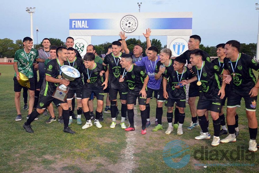 EsperanzaDxD's tweet photo. 🏆⚽Alumni de Laguna Paiva es el Campeón del Torneo Clausura de Liga Esperancina de Fútbol.
📸 Las mejores fotos de Edxd
📲 Más info en https://t.co/YpuK69LuMC https://t.co/WIAOAF6dYS