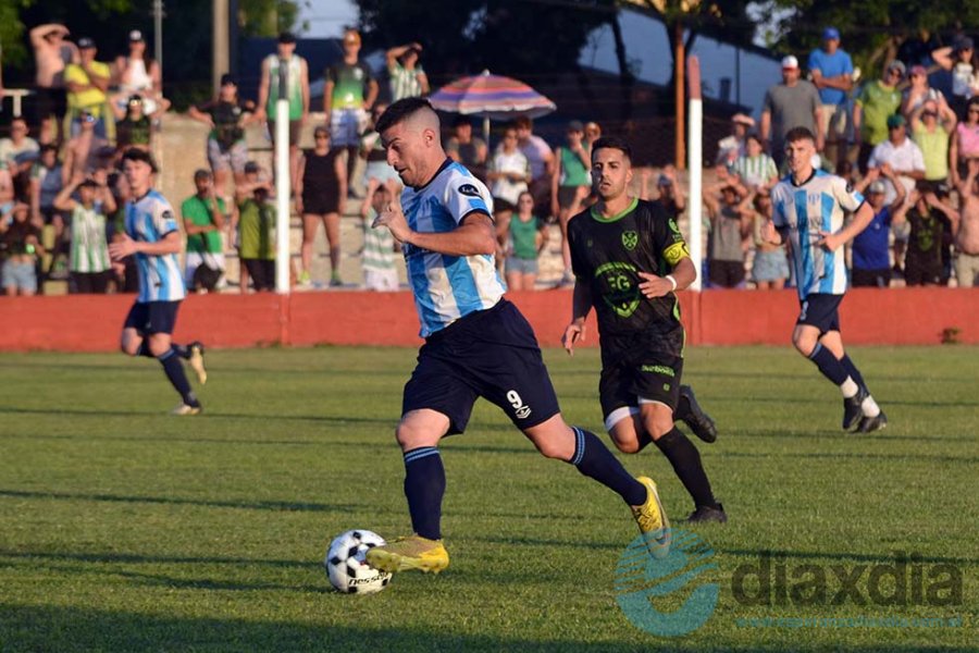 EsperanzaDxD's tweet photo. 🏆⚽Alumni de Laguna Paiva es el Campeón del Torneo Clausura de Liga Esperancina de Fútbol.
📸 Las mejores fotos de Edxd
📲 Más info en https://t.co/YpuK69LuMC https://t.co/WIAOAF6dYS