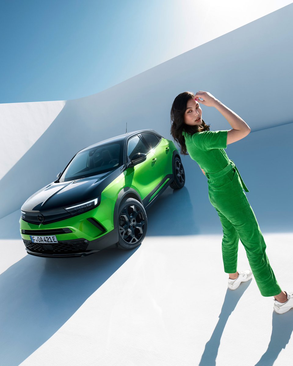 OpelTurkiye's tweet photo. Cesur tasarımı ve özgün stiliyle şehirdeki enerjik arkadaşın, Mokka Elektrik.
#OpelinEnerjisiElektriklendi #Opel #GermanEnergy #MokkaElektrik https://t.co/fxOM4hjfmH