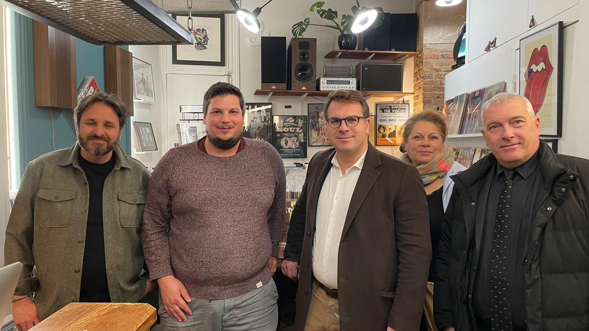 geoffroyboulard's tweet image. #Commerces Permettre à des habitants de découvrir un nouveau métier et valoriser le commerce de proximité : c’était l’objectif de la 2e édition de #VismaVie de commerçant(e) à #Paris17 ! 
Des participants heureux de l’enrichissement mutuel.
@Pflogereau @Mairie17