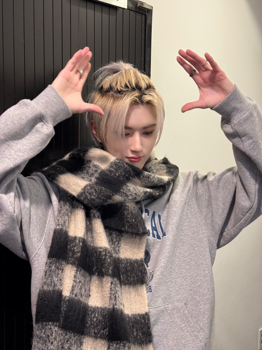 XODIAC_MEMBERS's tweet photo. [#리오] 

너무 추워😿😿 
Ft.리양이

#XODIAC #소디엑 #LEO #리오 https://t.co/t8MUlBwYSc