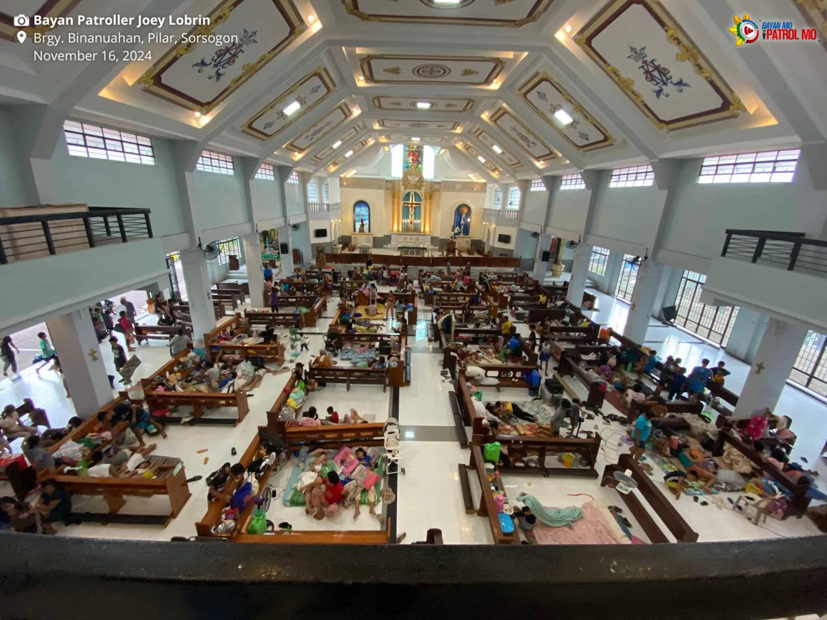 bayanmo's tweet image. Lumikas ang halos 900 indibidwal sa Our Lady of Pillar Parish sa Bgy. Binanuahan, Pilar, #Sorsogon dahil sa bagyong #PepitoPH. Sa ngayon ay pinauwi na sila ng alkalde ng lugar.

#Bagyo