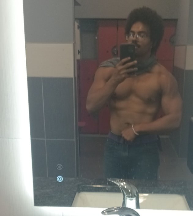 Lxwcic's tweet photo. @jonnyrivera_ @WHITEH0TPEPPERS @hasanthehun True but this isent that case. I'm a personal trainer telling you he's taking T. What makes me laugh is the cope, lol you shouldn't even be one to talk jonny https://t.co/tR1HhySCbM