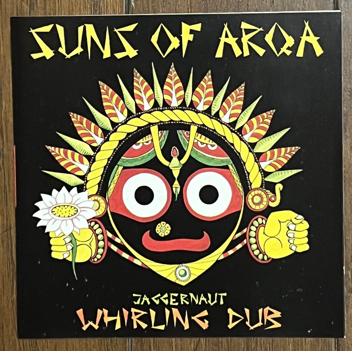 Fugee_I's tweet image. ハズさないRoots Dub音盤238
psychedelic TransやDubのフィールドで活躍するUKのプロデューサーYouthのDubユニット、suns of arqa、juggernaut whining dub 92年作Rootsに Ethnicを融合させたPsychedelic  Dubである。民族音楽とルーツは相性が良く完成度が高い！youtu.be/H-6xwCU9EDY?si…