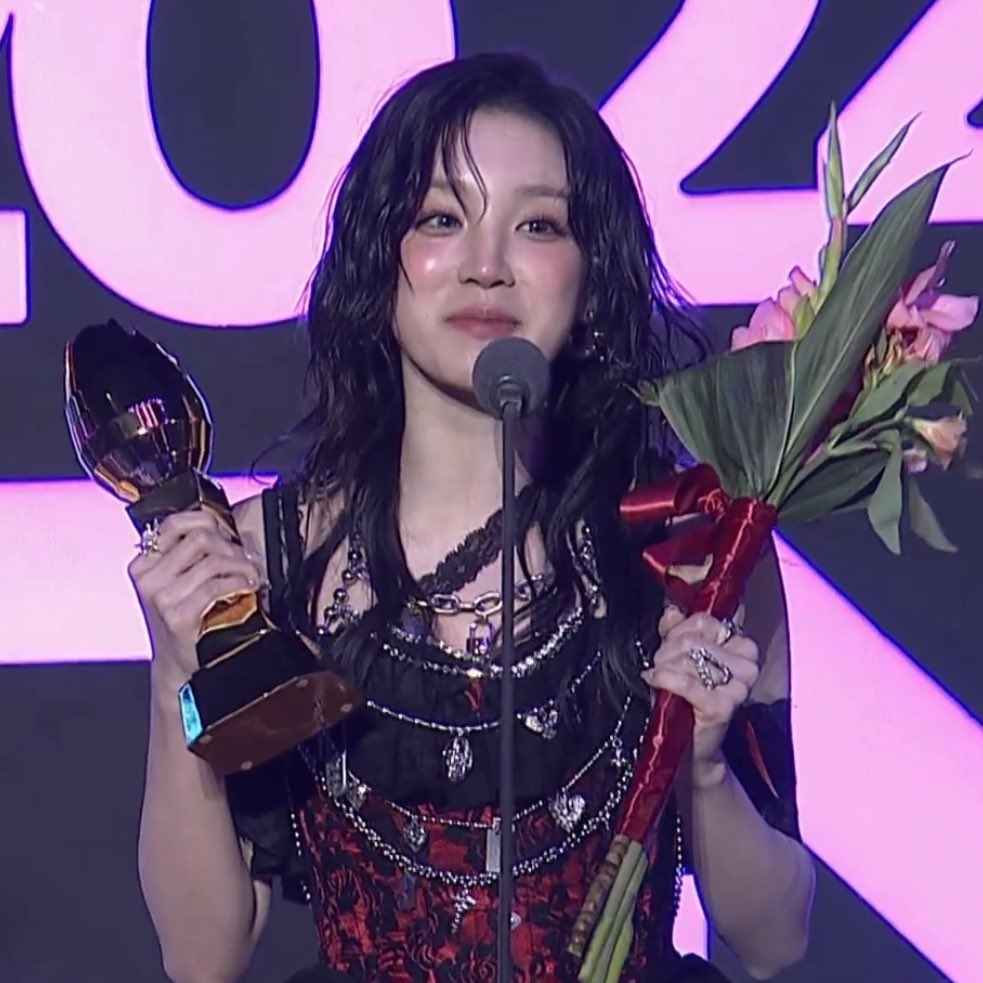 yuqi tweet media
