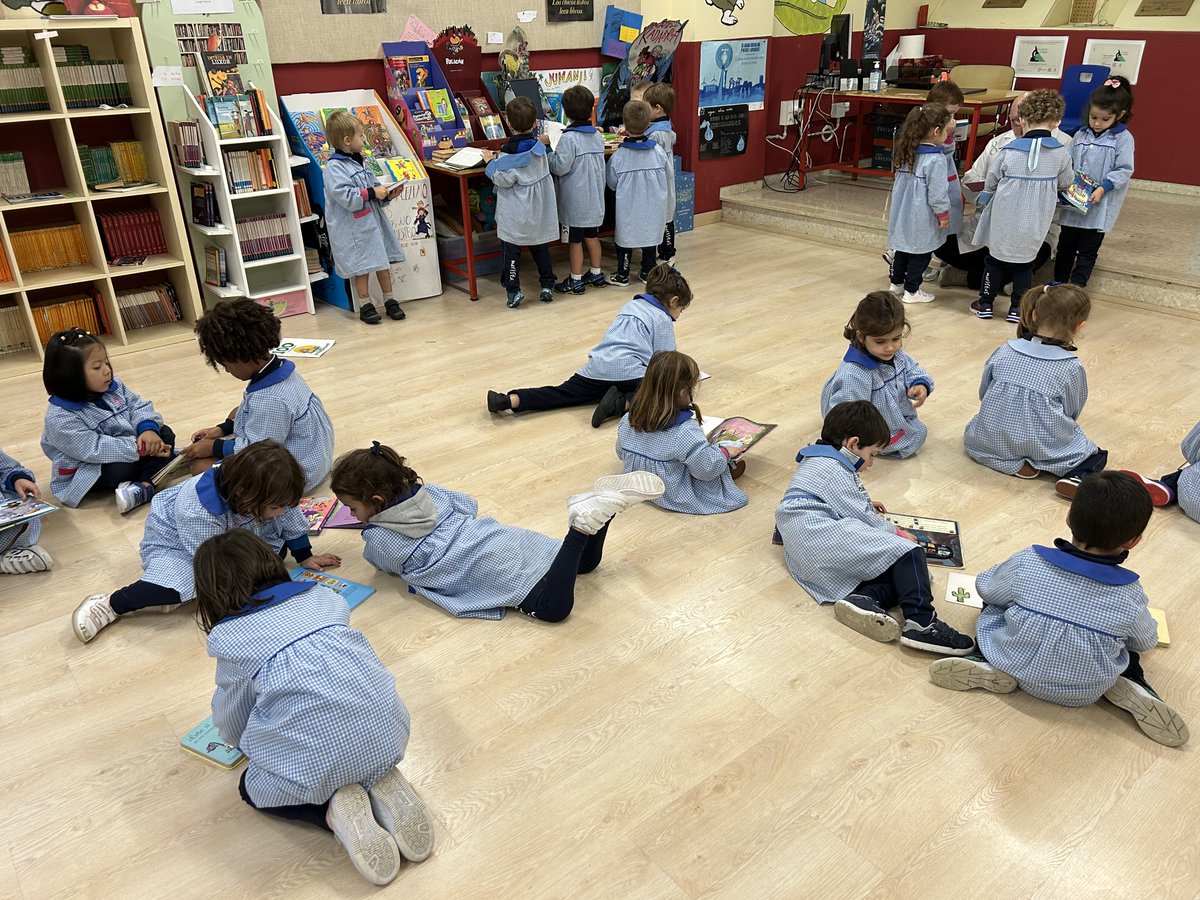 ausevamaristas's tweet photo. El alumnado de 2º de #InfantilAuseva disfrutó de una tarde en la biblioteca del cole. Además de explorar todas las opciones que les ofrece la biblioteca también hubo momentos para la escucha de cuentos contados por los profes, compartidos con compañeros, ... #SomosMaristas https://t.co/20bk5S2Rx2