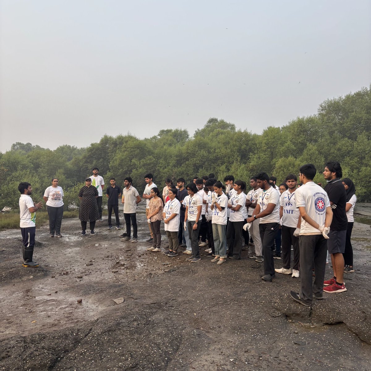dharmeshbarai's tweet photo. Week 222 #MangrovesCleanupDrive
We need to fix civic issues, and both citizens and politicians are equally responsible. To do so, we must vote for the right candidates in the Maharashtra Assembly elections. Agar aap vote nahi karoge, toh kal bolne ka hak kho doge.
#VoteFirst https://t.co/JAjWZhv7j4