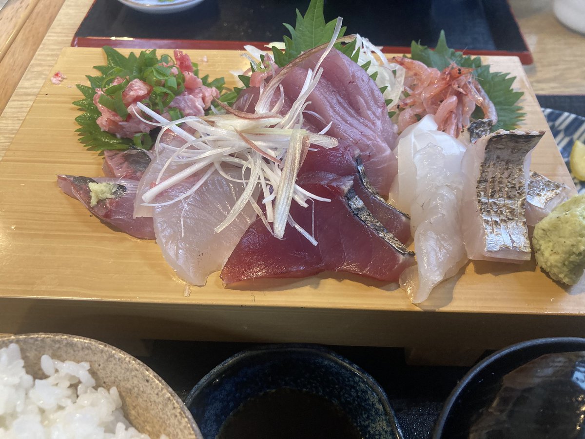 この土日，掛川でairbnbで部屋借りて肉を焼いて酒を飲みまくる会をしたんだけどめちゃくちゃ良かった
掛川行ったことなかったけど良い街ですね