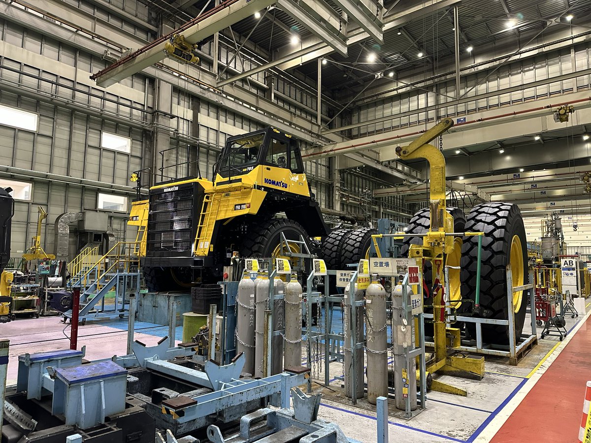 UmaTakoyaki3150's tweet photo. KOMATSU HM300
KOMATSU HD785
#HM300
#HD785
#KOMATSU
#コマツ製作所
#コマツ茨城工場フェア https://t.co/XsYMH6PEoc