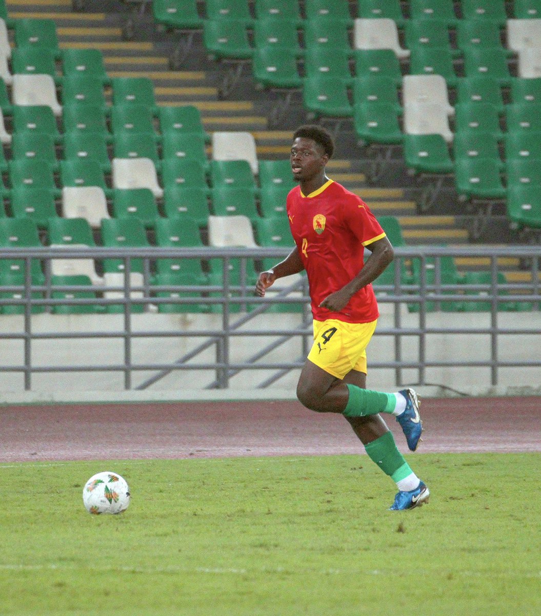 FOOT_224's tweet photo. ⛔️ Saidou Sow - Ibrahima Sory Conté, un duo qui s’est montré très solide face à la RDC.

💬 Avez-vous également été convaincu par leur association en défense ?

#FOOT224 https://t.co/fqqrrO4LWj