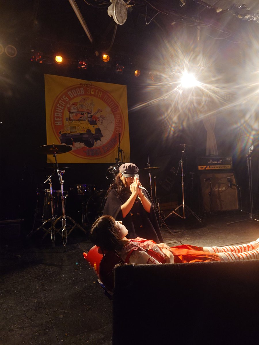 truckman05's tweet photo. MC481屋のライブを観てきました。足が震えるほどに緊張したと行ってたが、そんなの全く想像できないステージでした。多分、自覚症状なくステージの神も魔物も支配下にあるのだと勝手に思ってる♪ https://t.co/YifUg7BpPQ