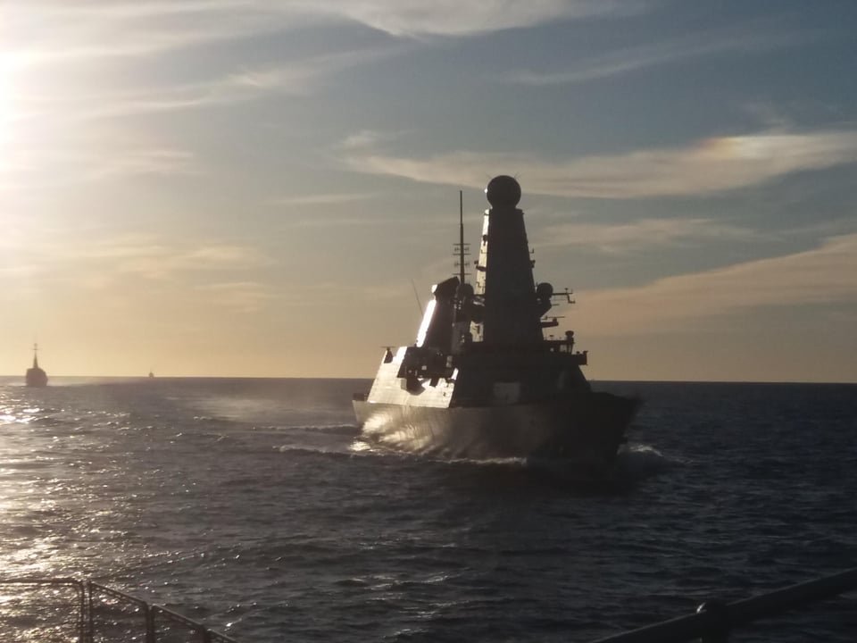 r116440's tweet photo. 🇬🇧 @RoyalNavy Daring class (Type 45) #destroyer HMS Diamond (D34) in the Med, 2016 #warship #navy #naval #D34 #HMSDiamond @hmsdiamond https://t.co/TzvkJRliwn