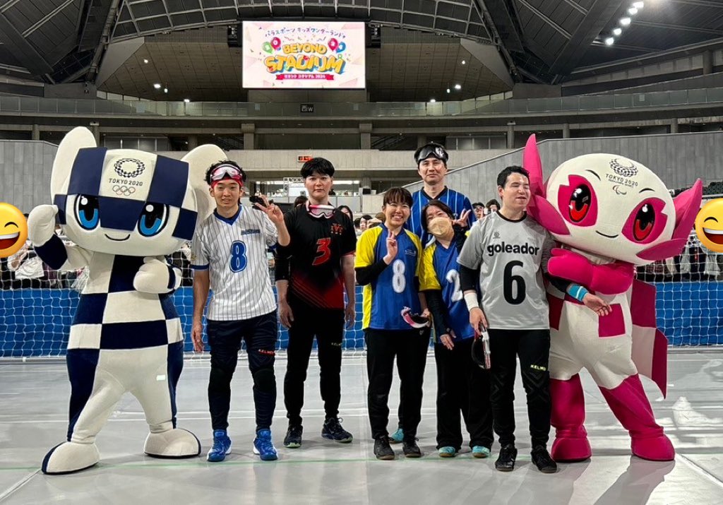 BeStarsKanagawa's tweet photo. 今日は東京体育館で行われたBEYOND STADIUM 2024にて、ゴールボール体験の選手をしてきました😆
ミライトワ、ソメイティにも会えて、パラ柔道の瀬戸選手に背負い投げして頂きました✨
ものすごく楽しい1日を過ごせました🥹
#パラ柔道
#ゴールボール
#ミライトワ
#ソメイティ
#瀬戸選手
#石井選手 https://t.co/hPIhv3CDrV