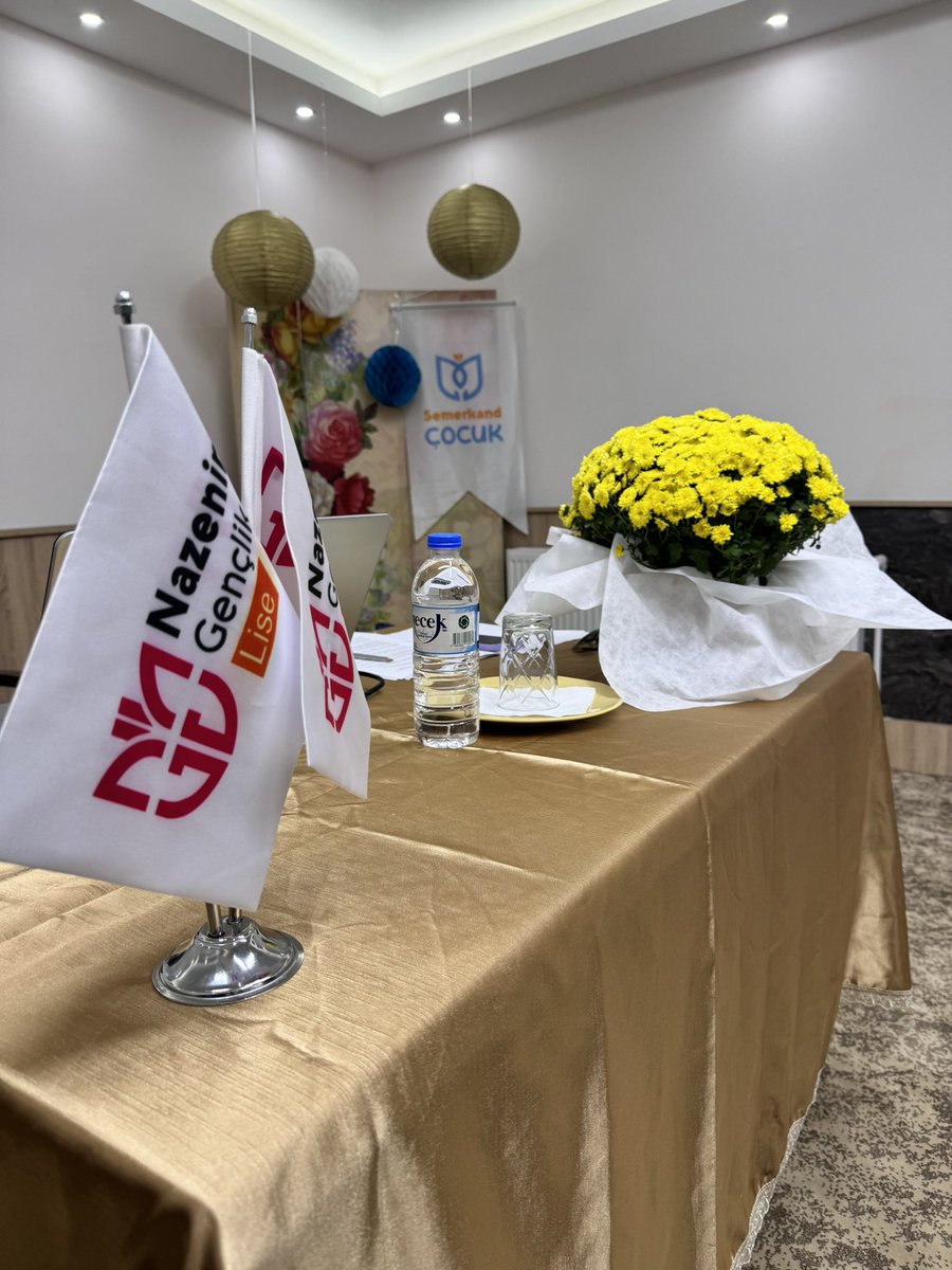 Naksi06's tweet photo. Bugün Günlerden ETLİK 🌹
#Semerkandçocuk 
#Nazeningençlik
@miapiavesair ‘Hocamıza Teşekkür ederiz Güzel Söyleşisi İçin 🤗💐

@semerkandcocukk 
@nazeningenclise 
@Semerkandvakfi https://t.co/rj12EjMfol