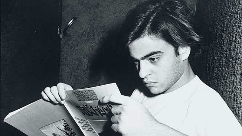 Mr___Wolf's tweet photo. 25 años ya de aquel 17 de noviembre en que su cuerpo fue encontrado sin vida en un portal de Malasaña.

Un cuarto de siglo desde que nos dejó Enrique Urquijo, y yo solo puedo dar las gracias a mis padres por haberle hecho voz de mi niñez. https://t.co/vypiERfxYR