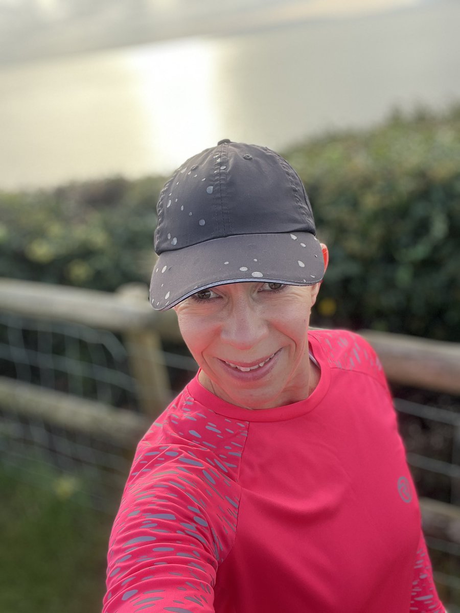 Riona12's tweet photo. Sunday morning interval sesh 🏃🏻‍♀️🏃🏻‍♀️🏃🏻‍♀️🏃🏻‍♀️ #runningwoman #forthejoyofrunning #lovetorun https://t.co/LKCZrfYpt7