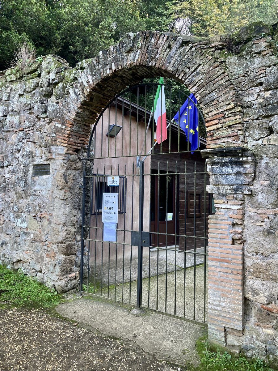 marpetre's tweet photo. Come ogni anno la @ValorVeio e con gli Esploratori Veientani, hanno depositato una corona in ricordo dell’esploratore ed etruscologo britannico George Dennis, che con i suoi scritti fece conoscere al mondo l’Etruria e Veio. https://t.co/BNbIjNS9pg