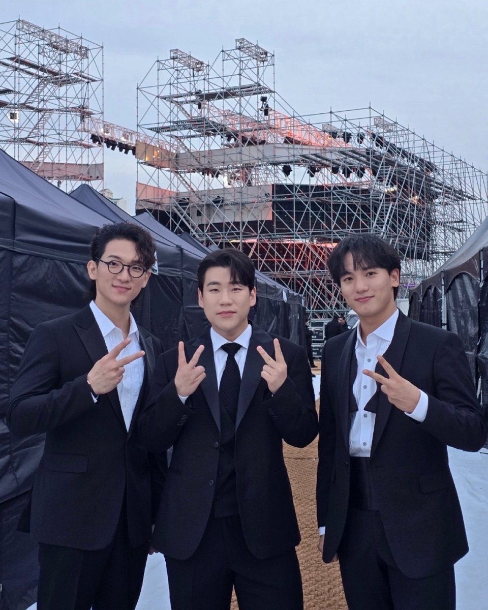 [#Forténa_Photo📷]

얼마남지 않은 주말 저녁에 마중🎵나온 폴둥이들🥰

차가운 마음을 녹여주는 환상적인 화음으로
노원구에서 또 하나의 추억 남기고 갑니다💛

#Forténa #포르테나 
#오스틴킴 #서영택 #김성현
#열린음악회