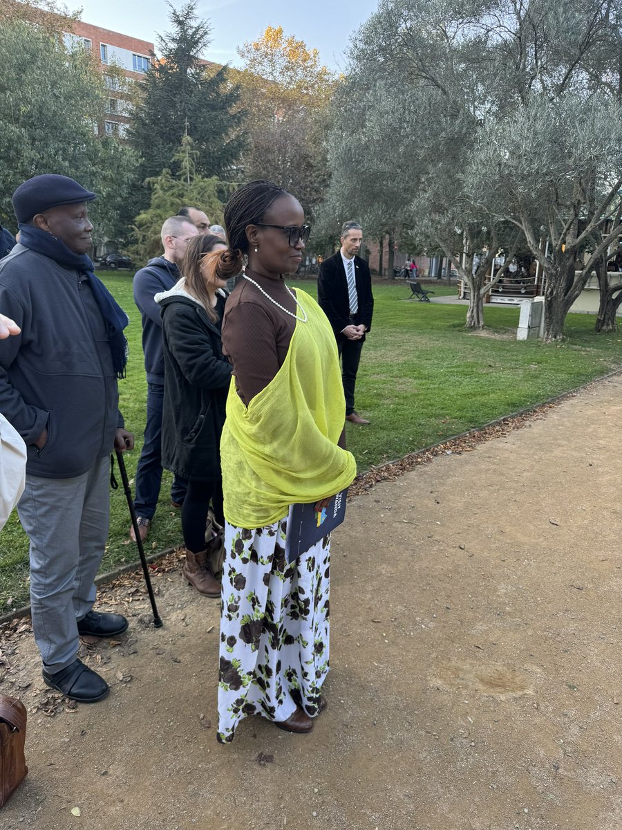 hugues kenfack (@hugueskenfack) on Twitter photo Hier, au Jardin Raymond VI cérémonie très digne en commémoration des 10 ans de la stèle établie à toulouse en mémoire du génocide perpétré contre les TUTSI en 1994 au Rwanda. N’oublions jamais que des personnes ont été exterminées parce que nées TUTSI. <a href="/UTCapitole/">Université Toulouse Capitole</a> <a href="/FranceUniv/">France Universités</a> Hier, au Jardin Raymond VI cérémonie très digne en commémoration des 10 ans de la stèle établie à toulouse en mémoire du génocide perpétré contre les TUTSI en 1994 au Rwanda. N’oublions jamais que des personnes ont été exterminées parce que nées TUTSI. <a href="/UTCapitole/">Université Toulouse Capitole</a> <a href="/FranceUniv/">France Universités</a>