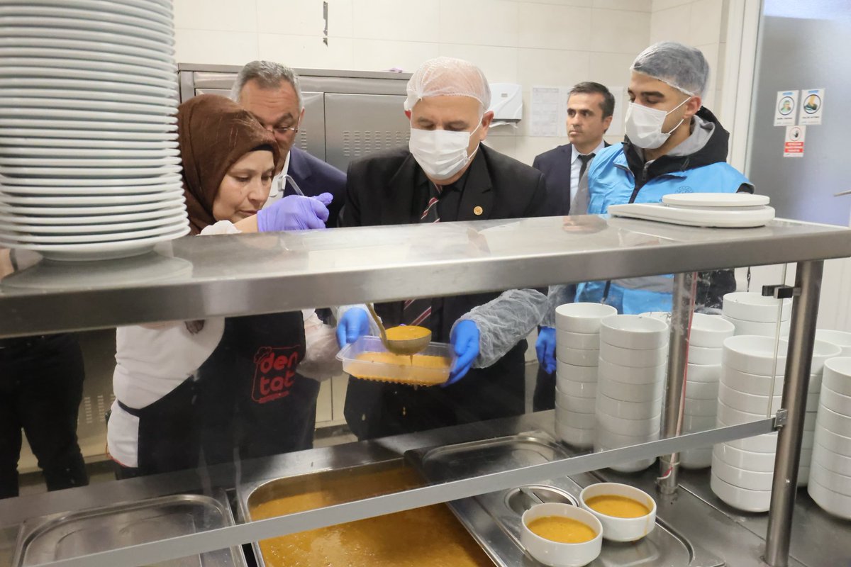 Denizli_KYGM's tweet photo. 📍Prof. Dr. Cevat Akşit Yurt Müdürlüğü
2018'den beri yurtlarımızda uygulanmakta olan #KomşumProjesi, Gençlik ve Spor İl Müdürümüz Ömer İlman'ın da katılımıyla bu yıl Dünya Komşum Günü’nü daha da anlamlı kıldı. ☺️ https://t.co/RY6FMFUVD4