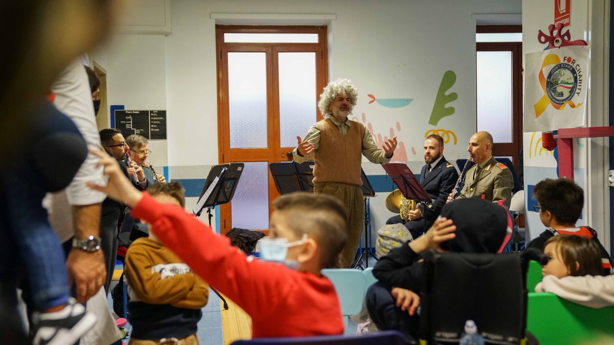 SM_Difesa's tweet photo. Sabato #16novembre
Un momento del concerto della Banda Interforze della #Difesa per i piccoli pazienti dell’Ospedale SS Annunziata di #Taranto. La solidarietà delle #ForzeArmate🇮🇹 per la #JointStars for Charity #JOST24
#ASLTaranto https://t.co/tvtfEqsDyN