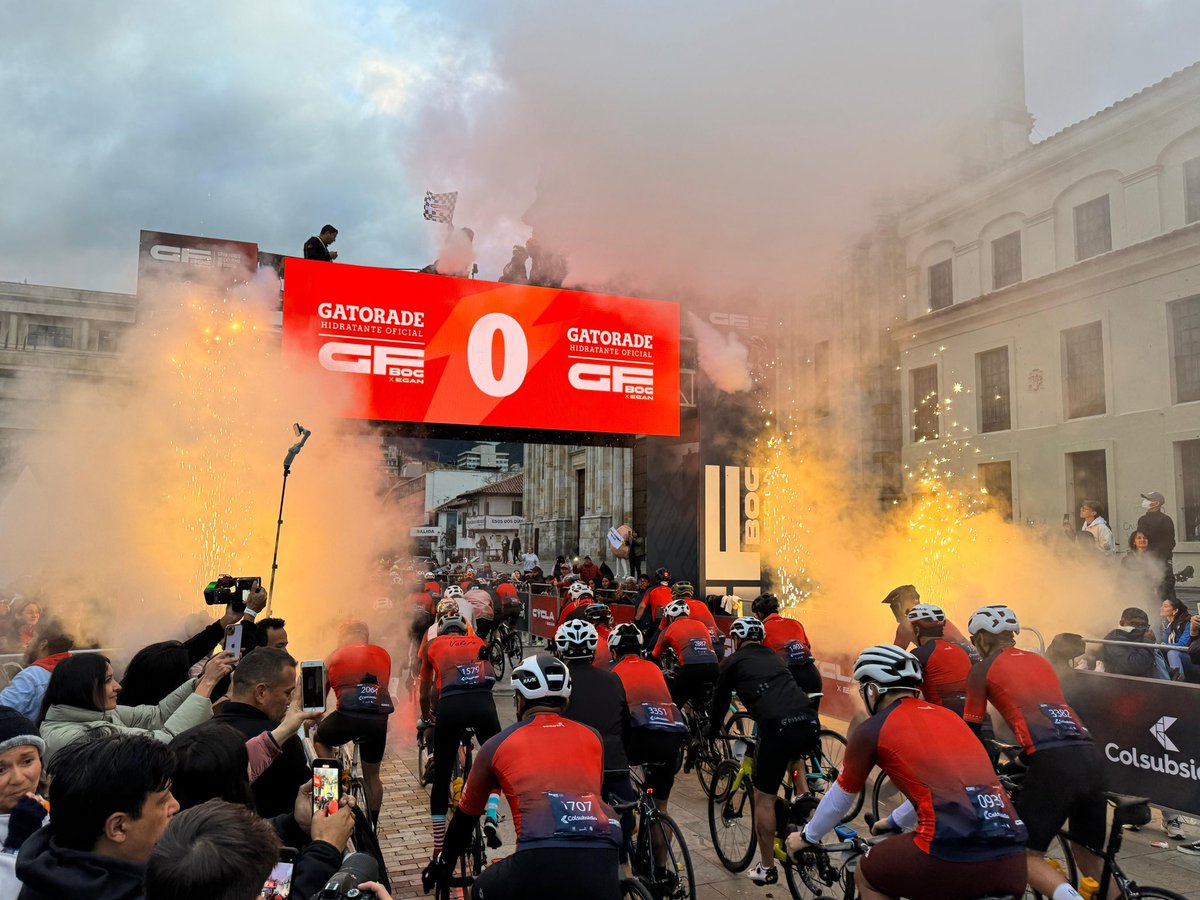CarlosFGalan's tweet photo. Hoy la capital de la bici hace historia con el primer Gran Fondo urbano de Colombia. 

Más de 5,500 ciclistas recorrerán, junto a @Eganbernal, @marianapajon, @UranRigoberto, @victorhugopenag, @NairoQuinC, @fabioparracol y muchos más, nuestra ciudad y los altos de Patios y el Verjón. 

Gracias a Egan. Toda mi admiración por garantizar que Bogotá disfrute de esta fiesta de la bici.