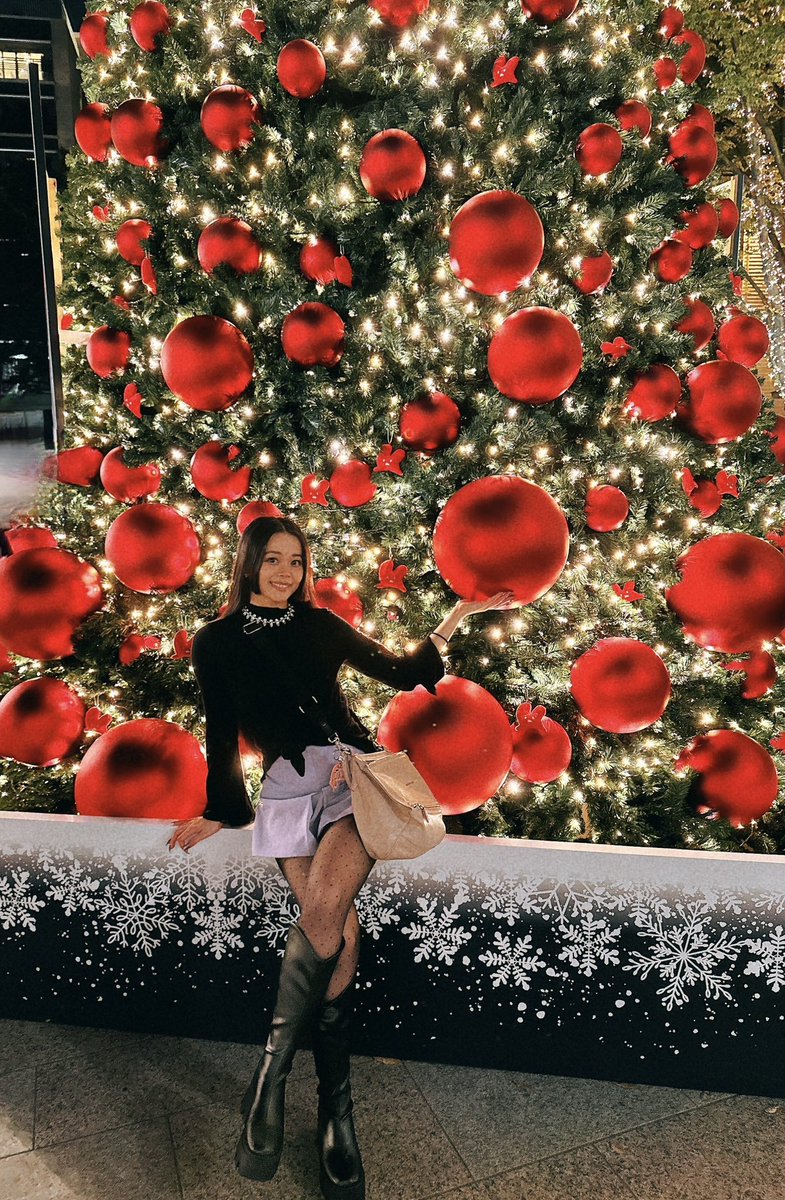 Luffy01202's tweet photo. クリスマスアドベント歌い終わりにちょこっと🎄💜
#christmas https://t.co/QiqOgyDHpF