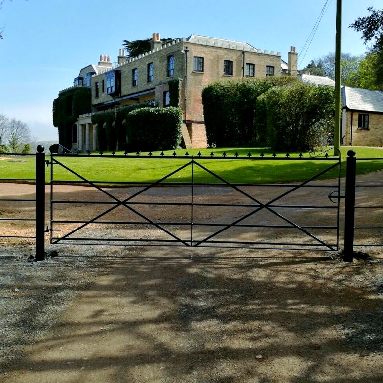 ttc_ironwork's tweet image. Keeping the architectural heritage of your property is all-important, as it gives a proper feeling of order to your property. We can match any gates that you have on-site already, helping you achieve a cohesive look.

#gate
#entrancegate
#metalgate
#steelgate
#thetraditionalco