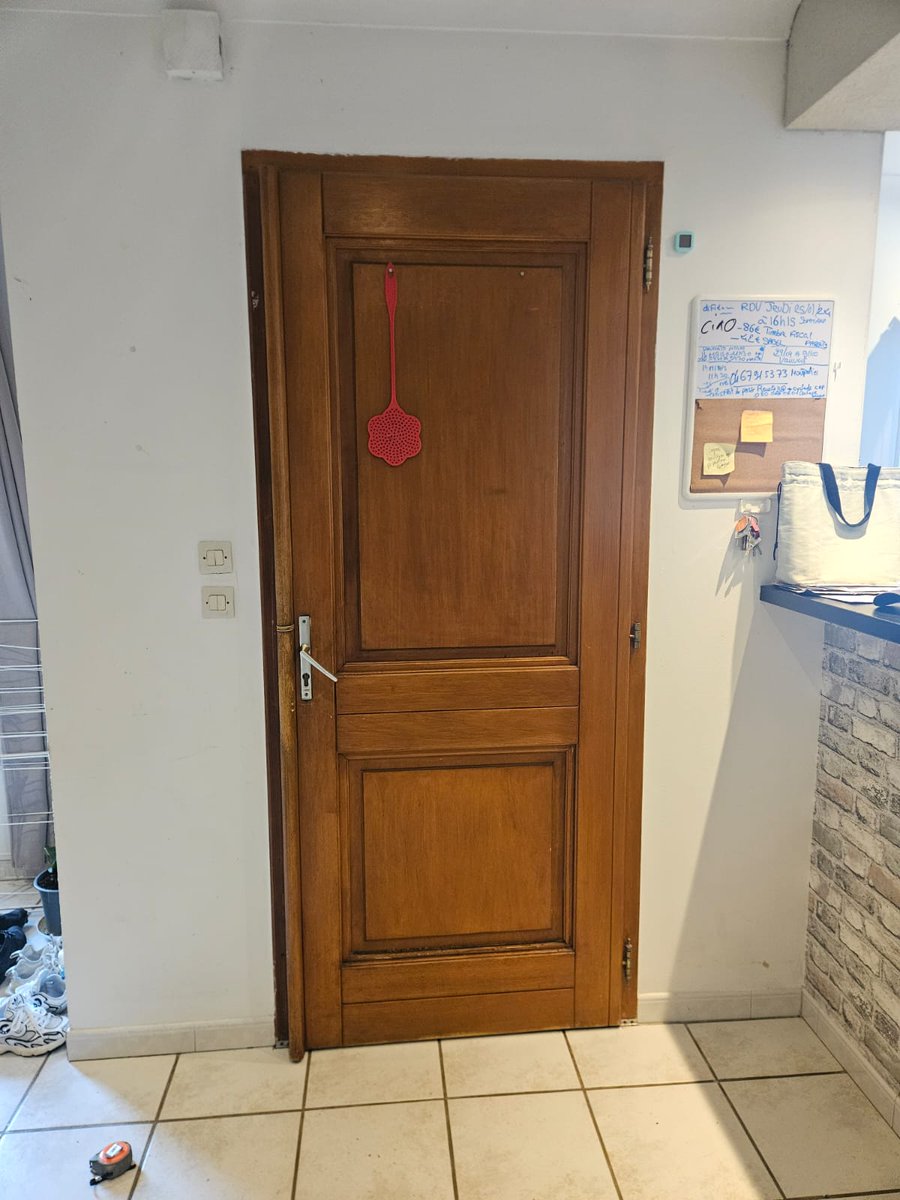 EcobatC's tweet image. 🚪 Nouvelle installation à Moulezan ! Une porte d'entrée en PVC pour améliorer l'isolation et le design. Protégez votre maison avec Ecobat-concept ! #PortePVC #RénovationMaison #IsolationThermique
📞 04 66 30 69 53
