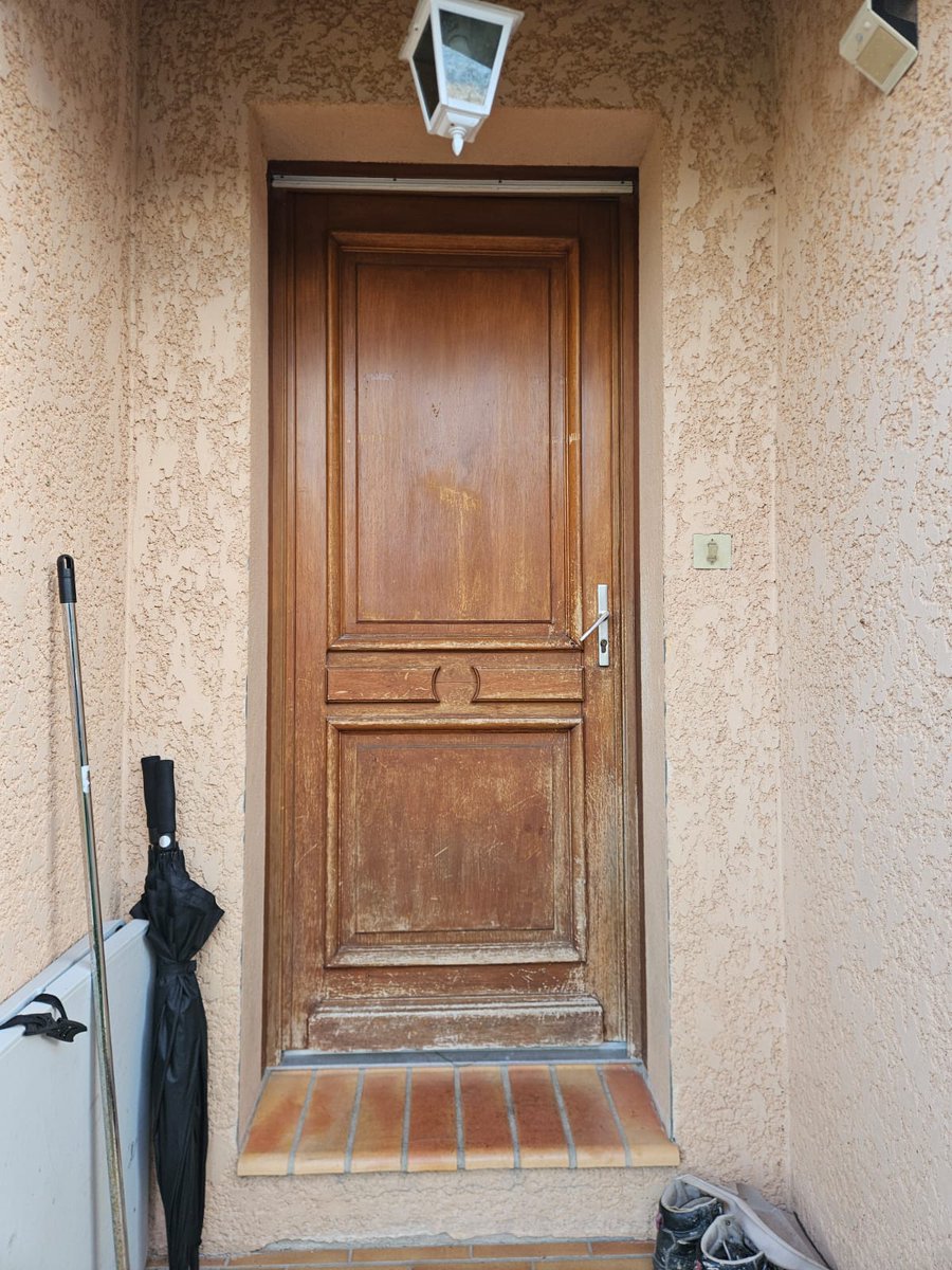 EcobatC's tweet image. 🚪 Nouvelle installation à Moulezan ! Une porte d'entrée en PVC pour améliorer l'isolation et le design. Protégez votre maison avec Ecobat-concept ! #PortePVC #RénovationMaison #IsolationThermique
📞 04 66 30 69 53