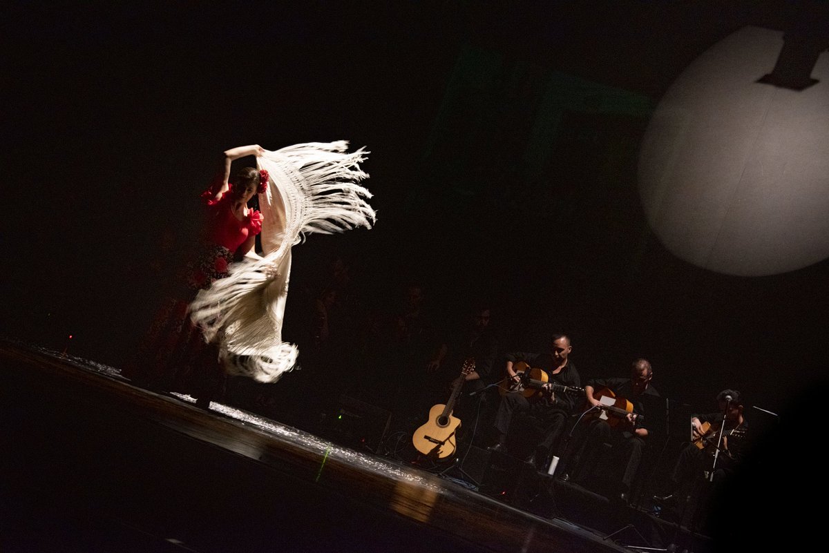 Ayer fue el Día Internacional del Flamenco💃🏼, pero para nosotros este arte se vive y se celebra ✨cada día✨.
•
•
•
#compañiafolcloricacydpeligros #diainternacionaldelflamenco #danza #flamenco #bailar #baile #mantondemanila