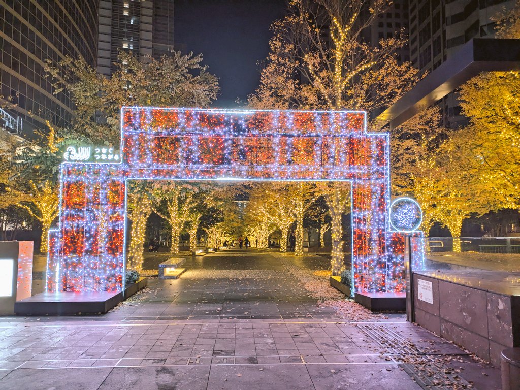 rorotata13's tweet photo. 一仕事終わりました。
確実に、間違いなく人生で1番幸せで、有意義で、何より楽しかった、そんな最高な時間を過ごせました。
これから先がどれだけダメダメでも「今日までの自分が大好きだ」と言えるようになるお守りのような時間でした、ありがとう今までの自分。
自分に関わる全ての人にもありがとう https://t.co/F6UIUHhJdA