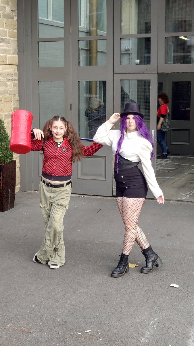 Sum40dean's tweet photo. @ThoughtBubbleUK Day 2
@DCSHG @dcharleyquinn #HarleyQuinn #Zatanna https://t.co/zoPTwFOC5E