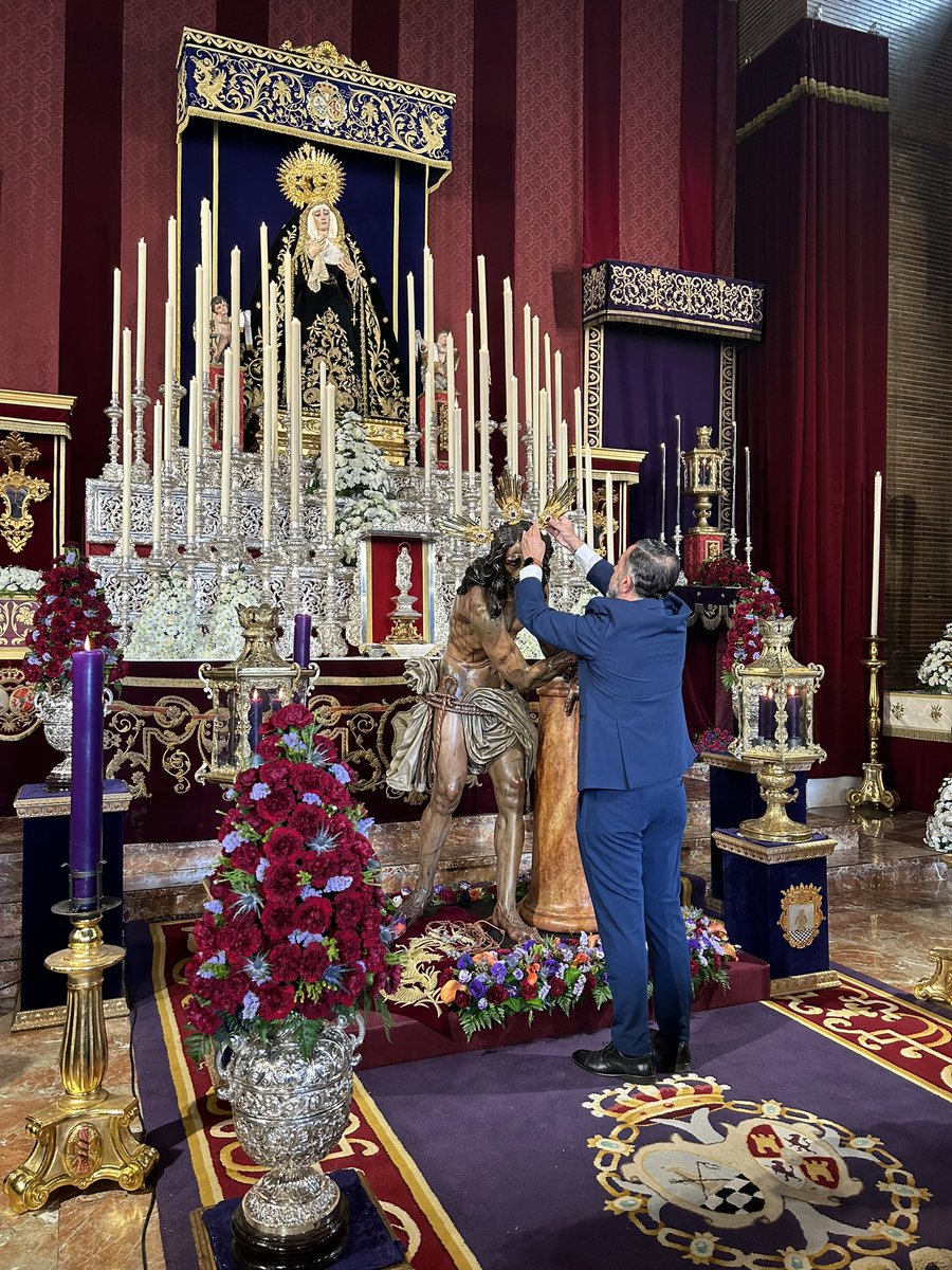 Hoy ha tenido lugar tras la Eucaristía con la que da comienzo el Besamanos a Nuestro Padre Jesús Atado a la Columna, la bendición de las nuevas potencias donadas por <a href="/lascigarreras/">Las Cigarreras</a> <a href="/SagradaColumna/">Sagrada Columna y Azotes (Las Cigarreras)</a> y <a href="/BMLasCigarreras/">BM Las Cigarreras</a> 

📸 Salva López