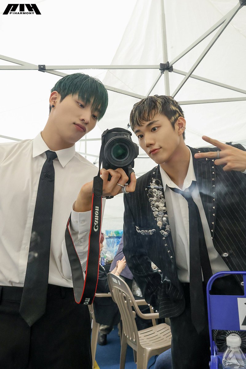 p1hits's tweet photo. by photographer keeho 🤣💗 

#P1Harmony #피원하모니 #기호 https://t.co/P5tIwWYdIX