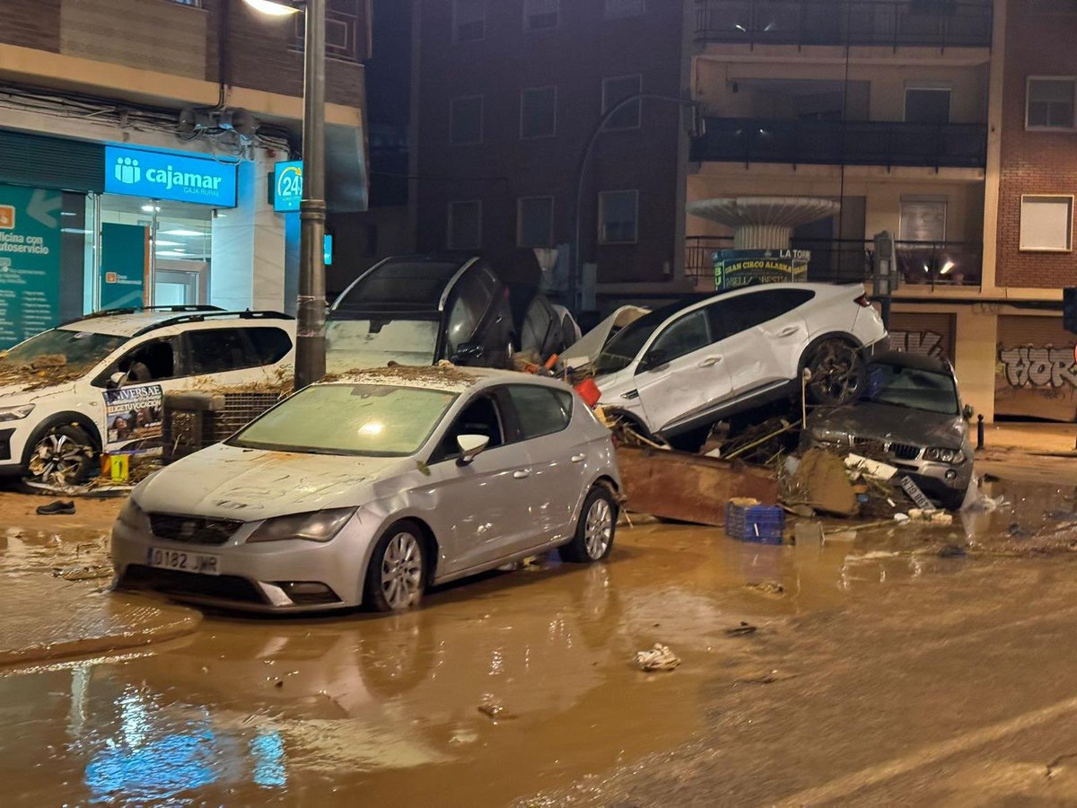 🚗 El teu cotxe ha estat afectat per la #DANA?

🚨 <a href="/policialocalvlc/">PoliciaLocalValència</a> informa sobre els vehicles localitzats a les #pedanies del sud de #València ⏬

📍 #Castellar-l'#Oliveral i el #FornDAlcedo 📞 672 398 027 (2a comissaria proximitat).
📍 #LaTorre 📞 661 731 519 (Alcaldia pedània)