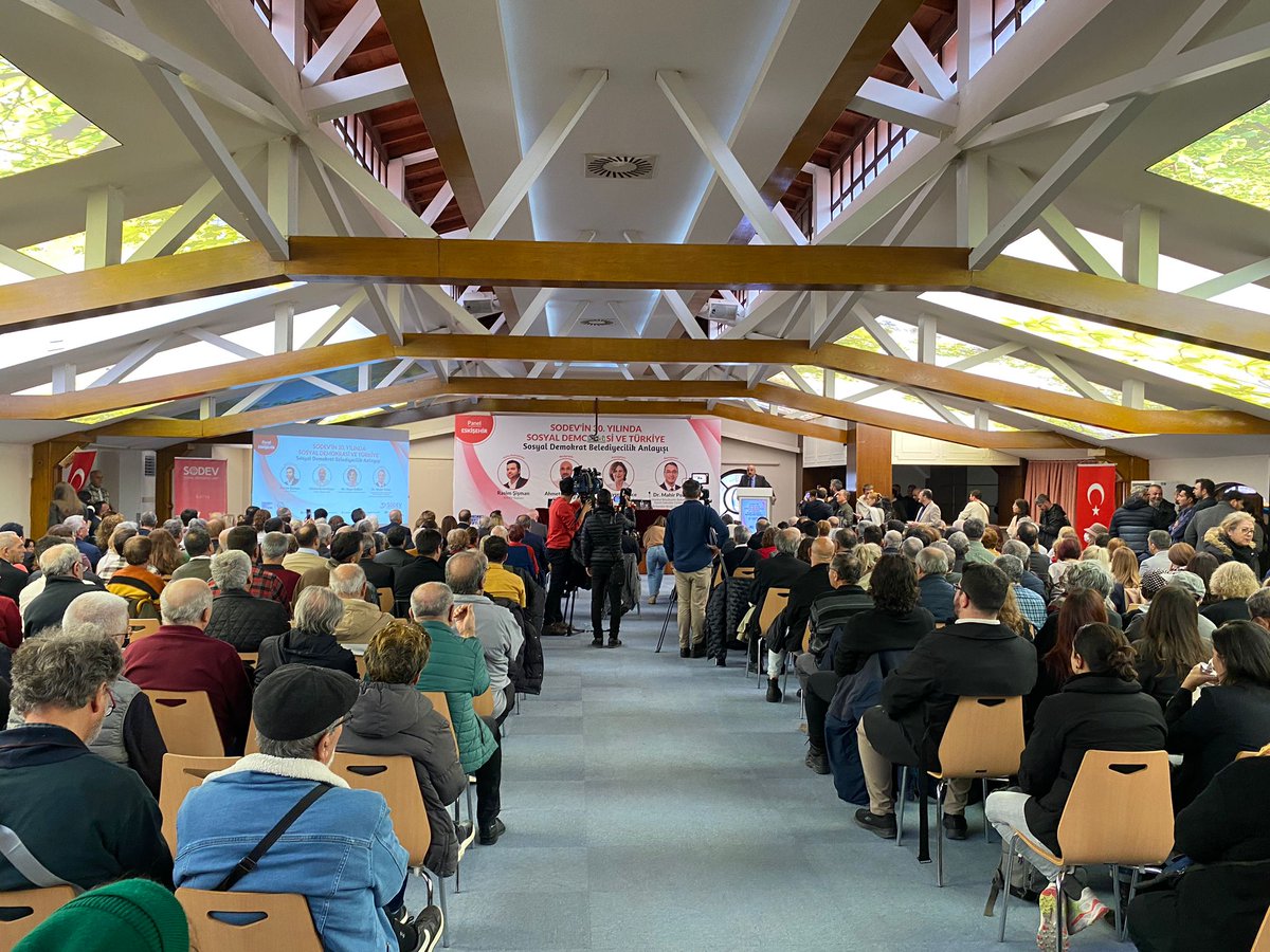 TekinBingolCHP's tweet image. Sosyal Demokrasi Vakfı’nın 30. yılı etkinlikleri kapsamında Eskişehir&apos;de düzenlenen ve sosyal demokrat belediyeciliğin görüşüldüğü panele katıldık. #SODEV
