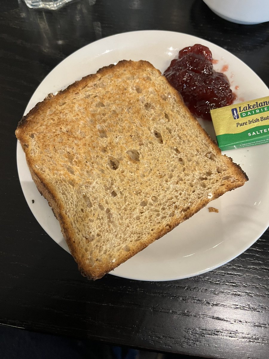 Pretty even coverage on both sides, but slightly uneven top to bottom. 7/10 Ashling hotel, Dublin #rollingtoaster <a href="/antmccrossan/">Anthony McCrossan</a>