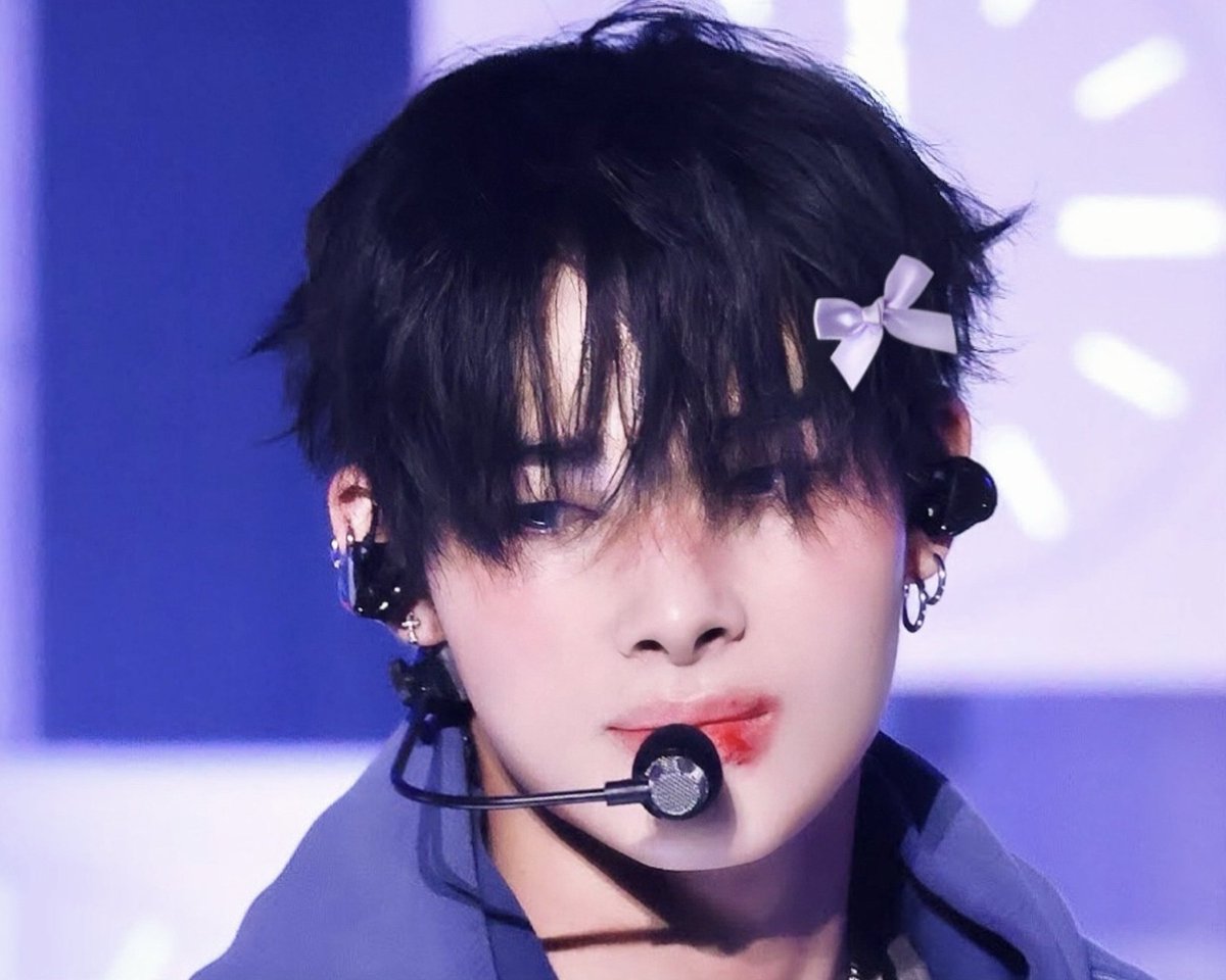 duckymori's tweet photo. bangs down nk 🤔 https://t.co/Eyv3599nSM