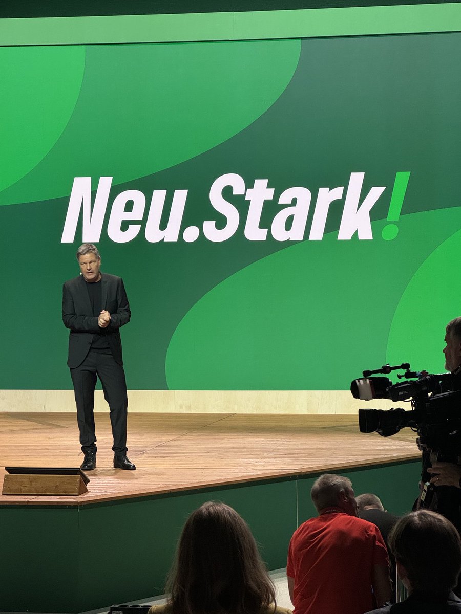 #German #Chancellor candidate #RobertHabeck rouses the crowds at the Green Party summit making the case that it the Greens have the solutions for a competitive Germany and #Europe and that the current crisis is due to the mistakes of CDU-SPD!