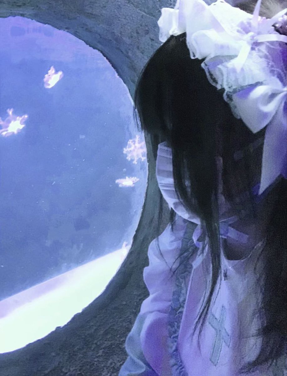 顶置
前世被奸人所害，我重生了
抽3个88，300fo开
这里是水色小猫
地雷系女子
坐标长沙/北京，接线下
🚪188/288/520
女孩子互fo互转大欢迎！！
求转发助力找回前世互关