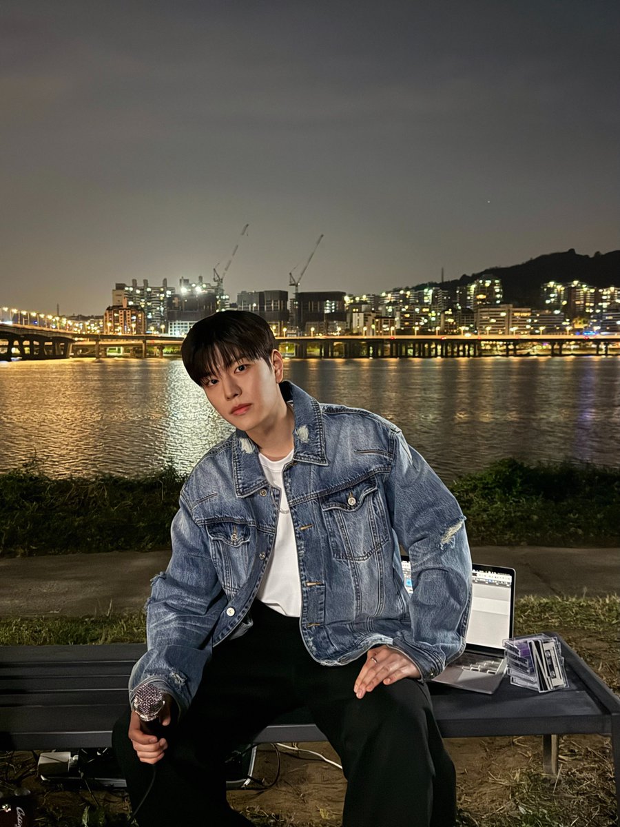 [SKZ-BEHIND📸]

짙은 그리움과 여운을 가득 담아서🍂🌉

#StrayKids #스트레이키즈
#승민 #Seungmin
#SONGby #송바이
#YouMakeStrayKidsStay